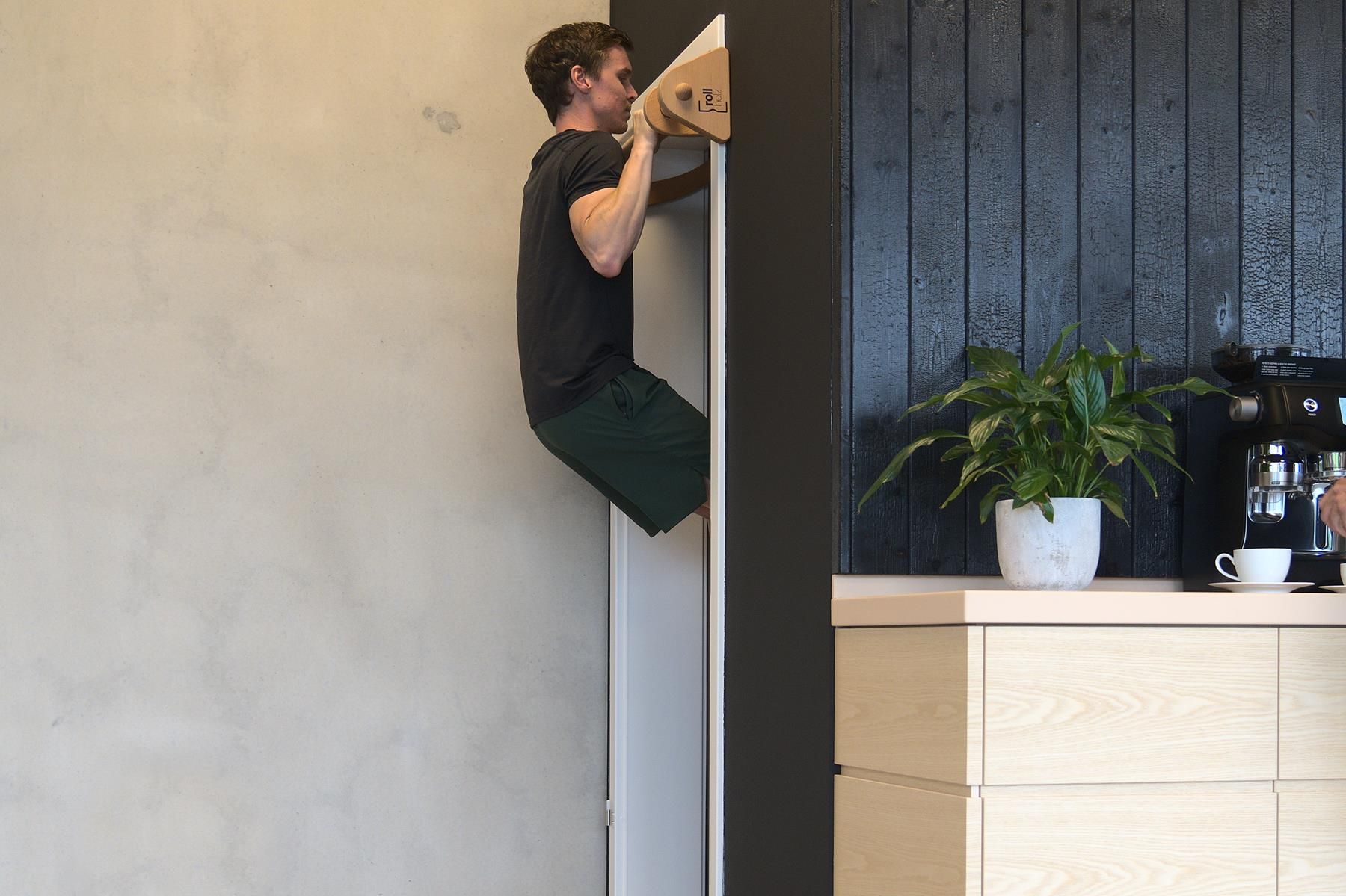 Pull Up Bar 
